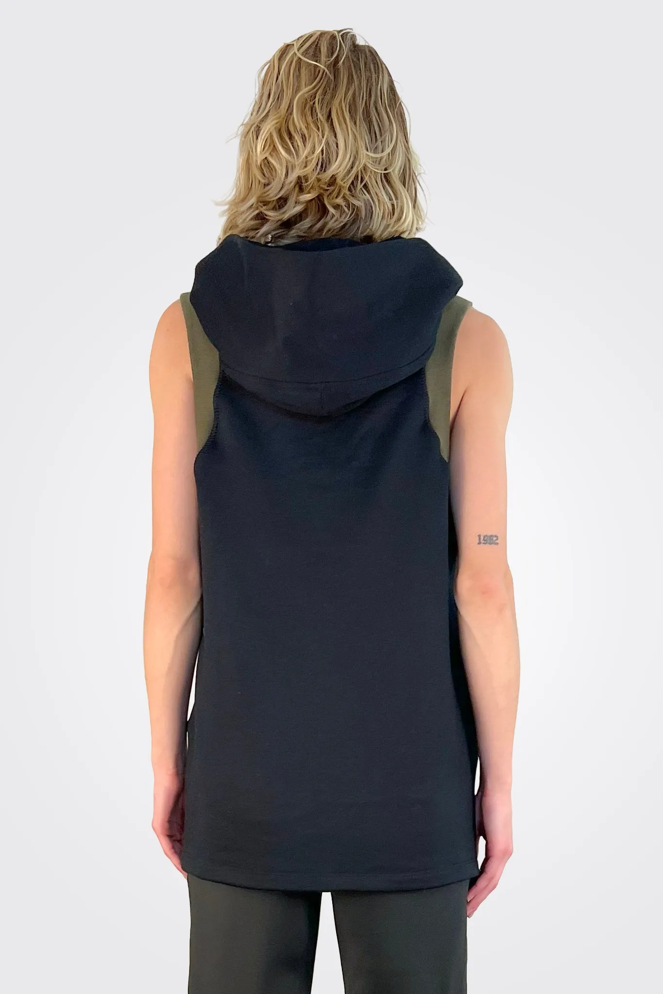 Asiy Vest - Black / Olive