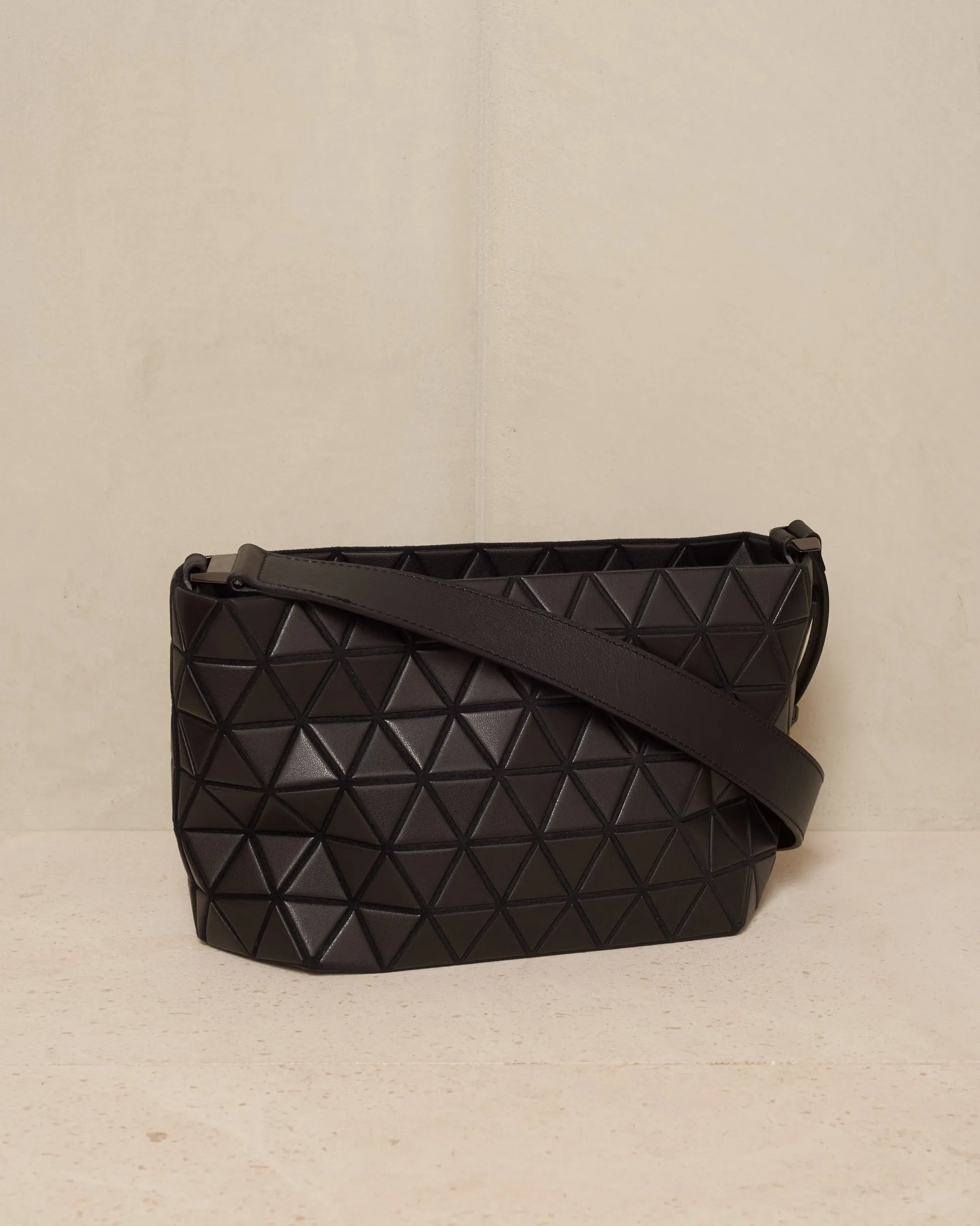 Black Easy Medium Shoulder Bag