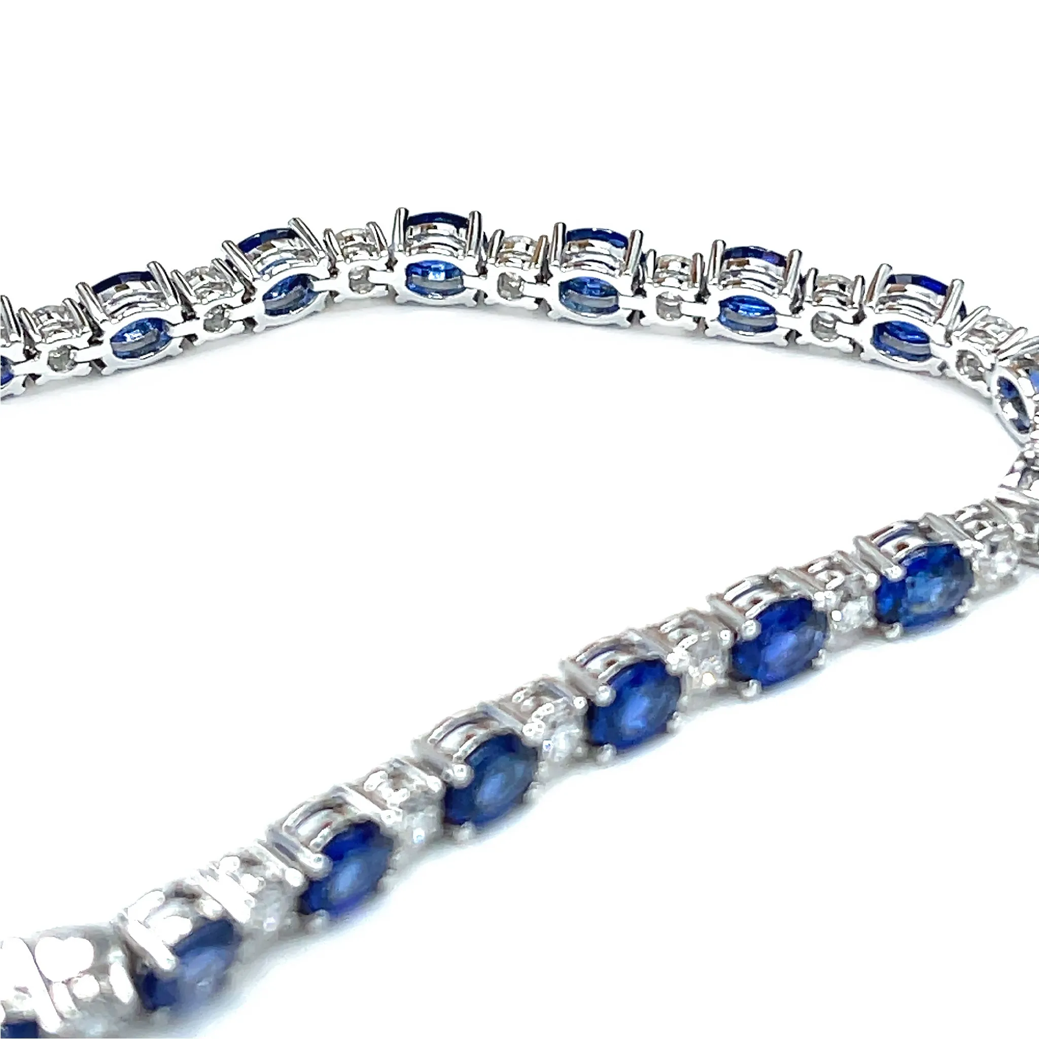 Sparkling 18k White Gold Sapphire and Diamond Tennis Bracelet