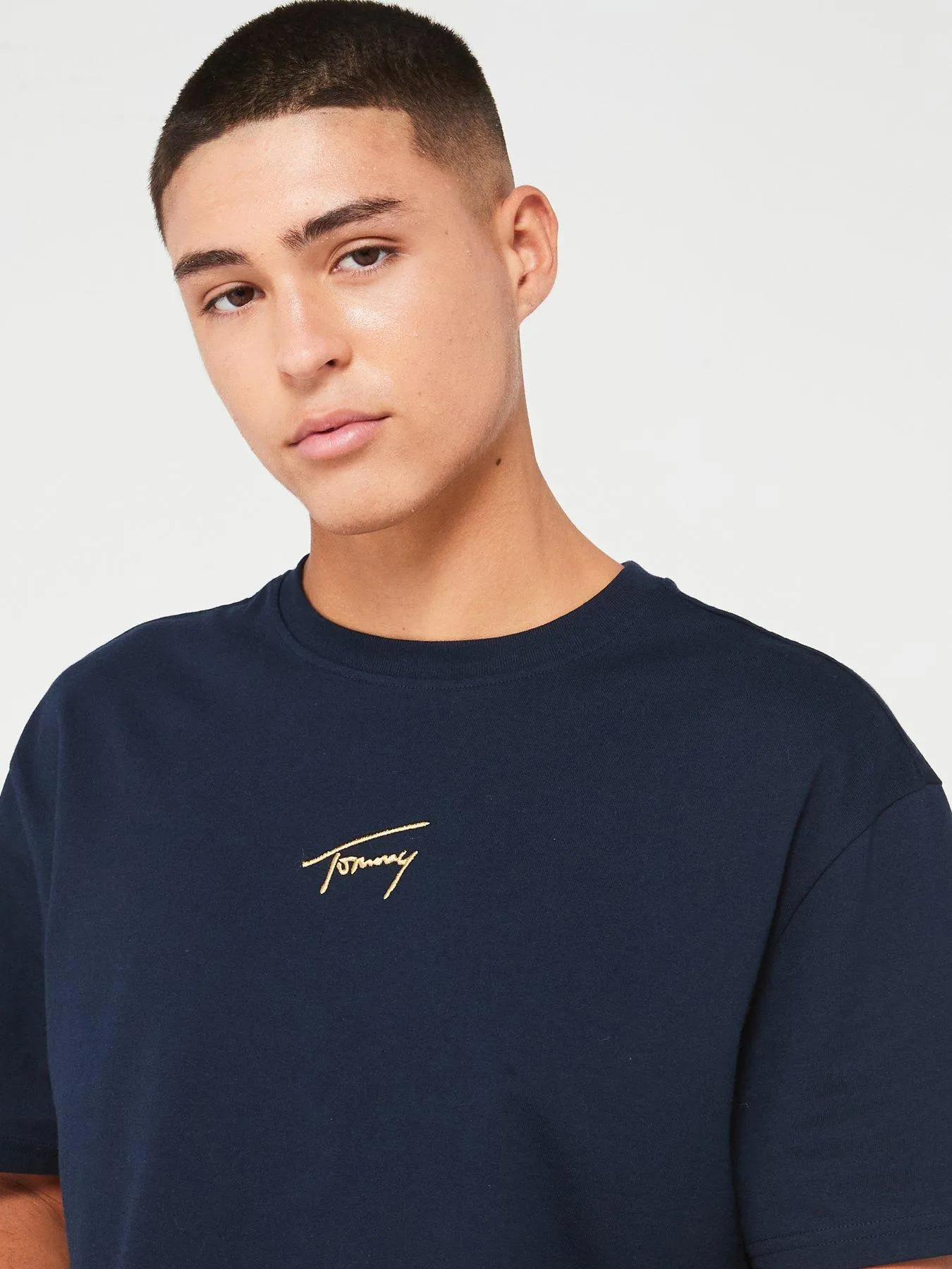 Tommy Jeans Regular Fit Gold Signature Centre Logo T-shirt - Navy